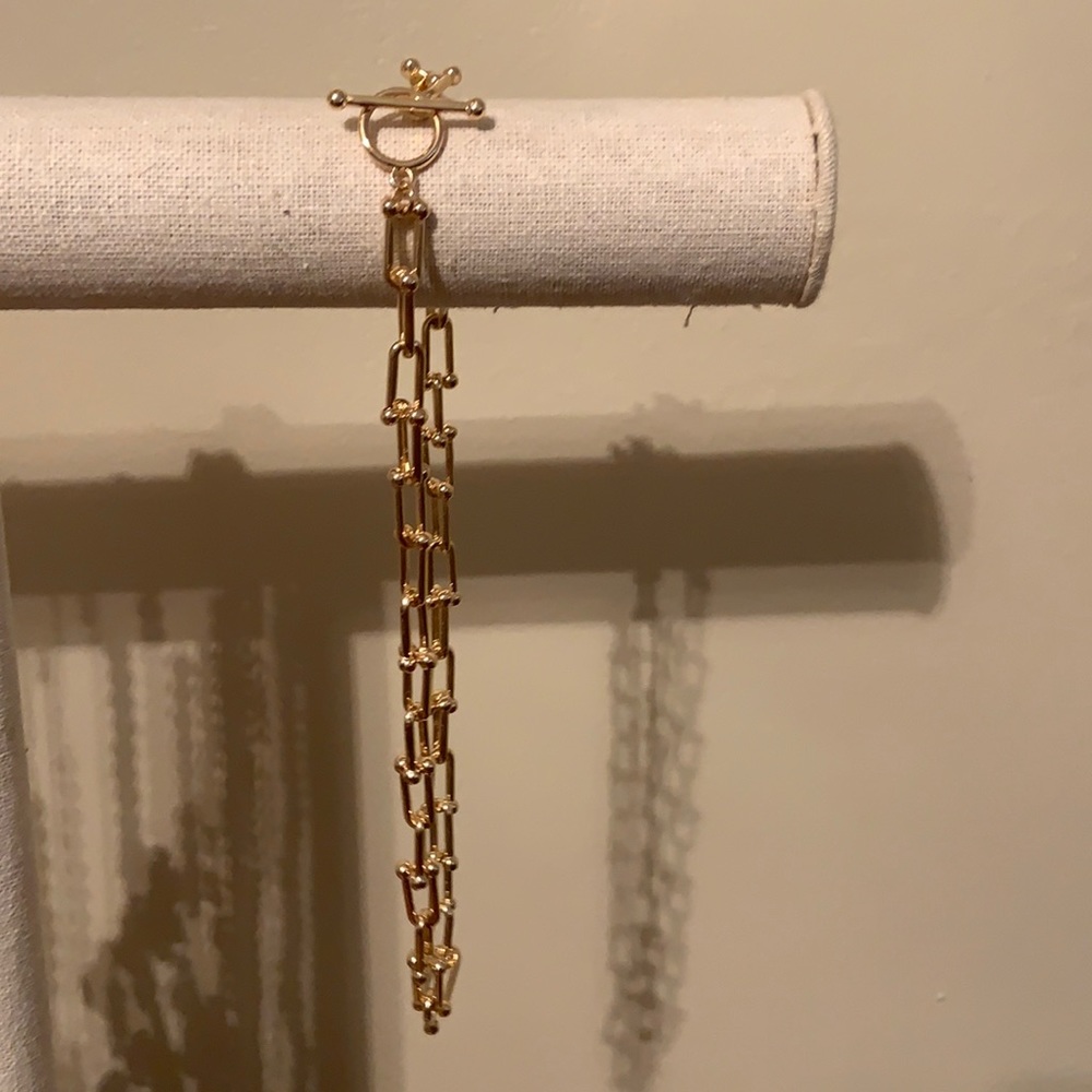Gold chain necklace